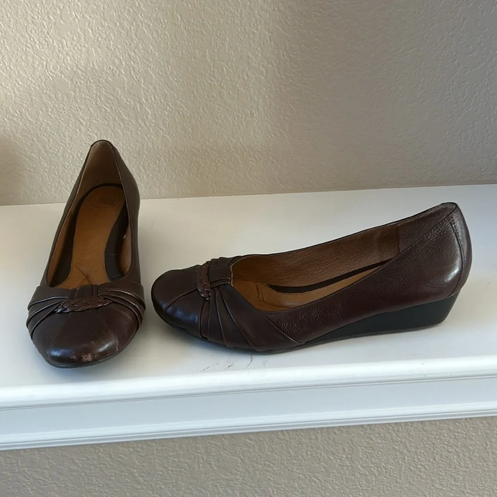 Nurture women’s brown wedge heel size 9 in brown